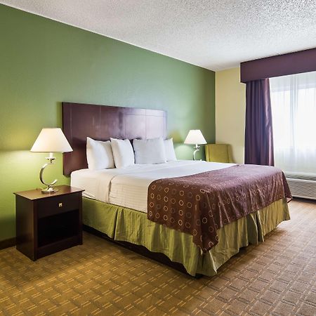 Best Western Airport Inn&Suites Cleveland Brook Park Buitenkant foto