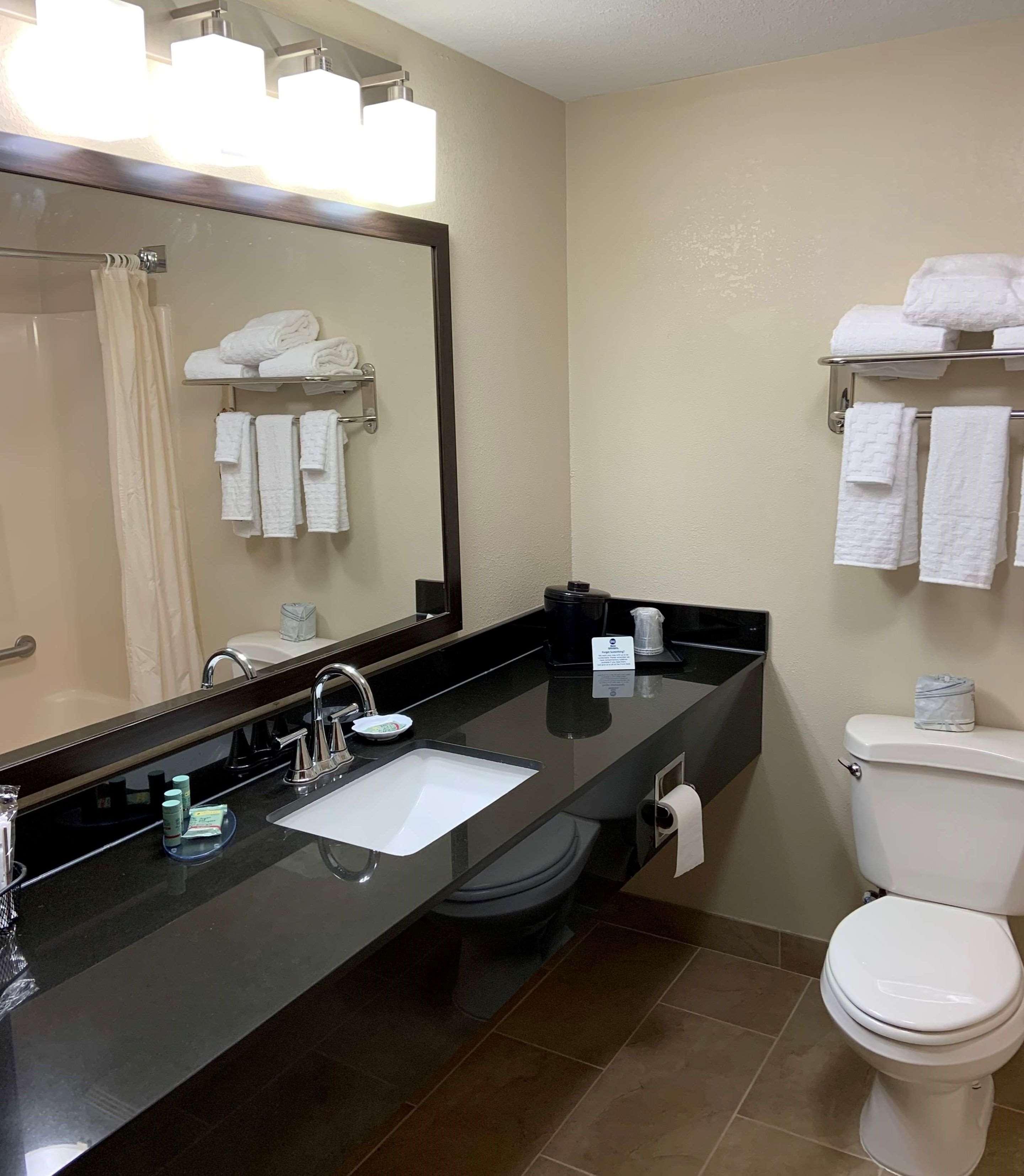 Best Western Airport Inn&Suites Cleveland Brook Park Buitenkant foto