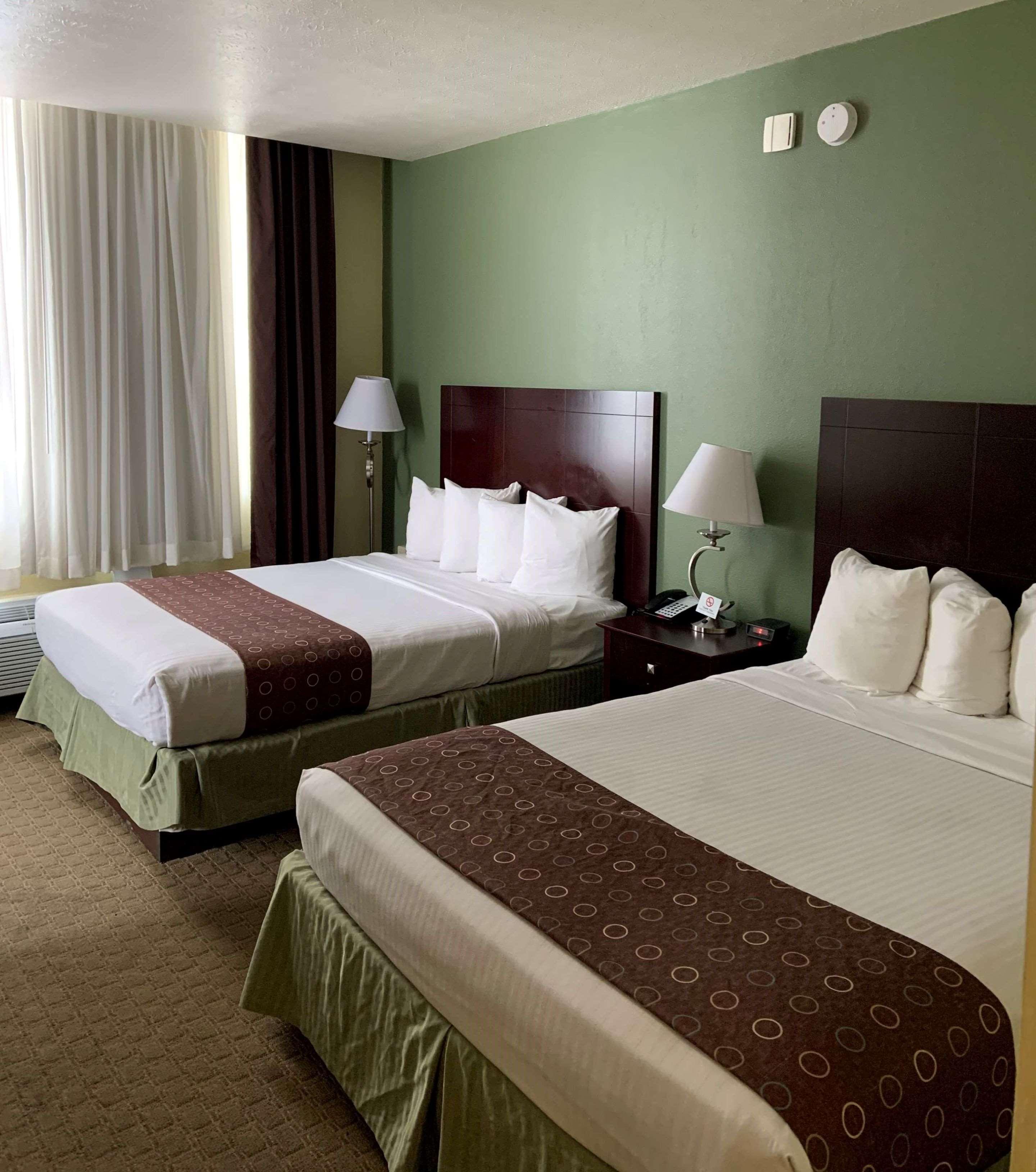 Best Western Airport Inn&Suites Cleveland Brook Park Buitenkant foto