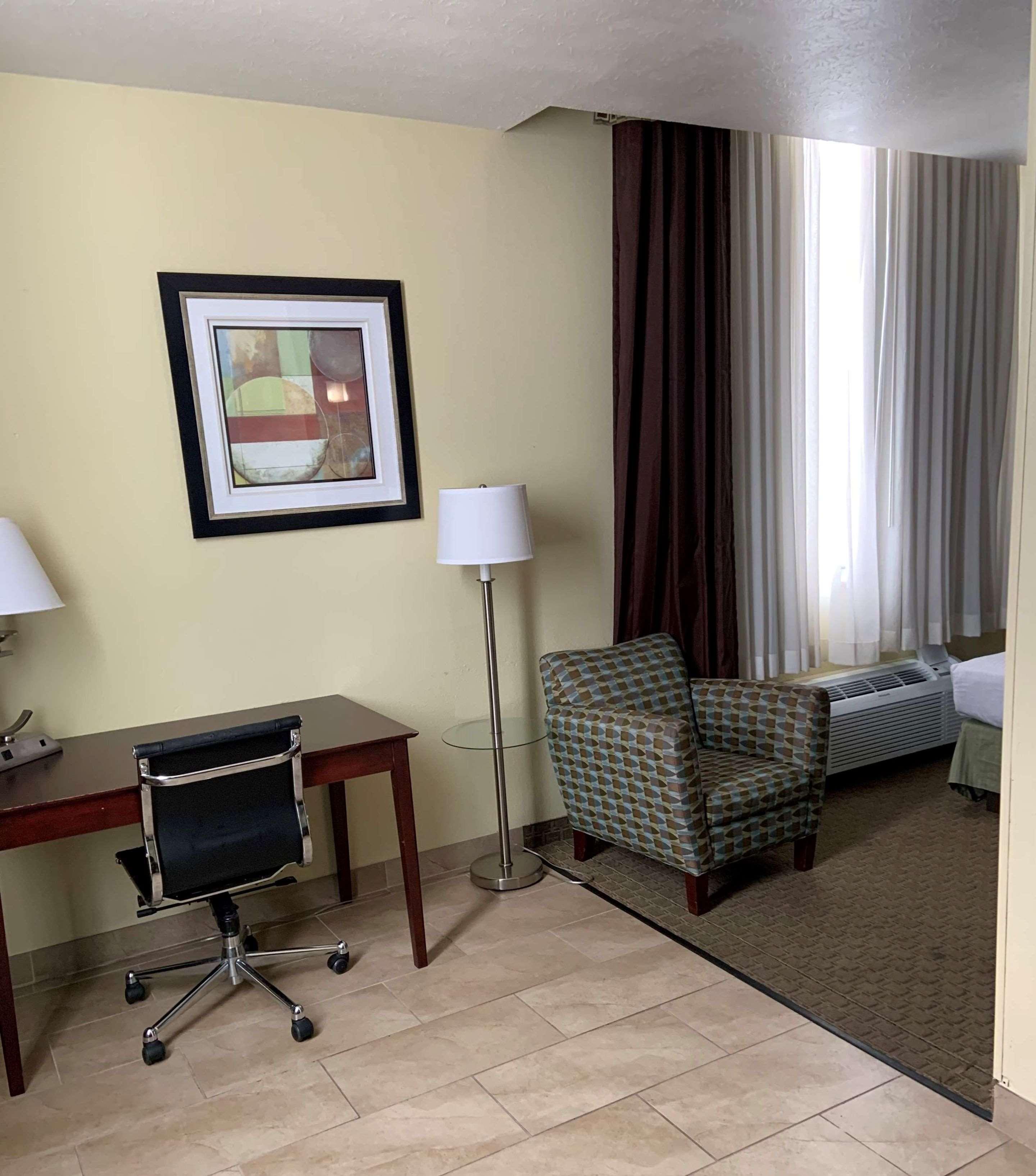Best Western Airport Inn&Suites Cleveland Brook Park Buitenkant foto