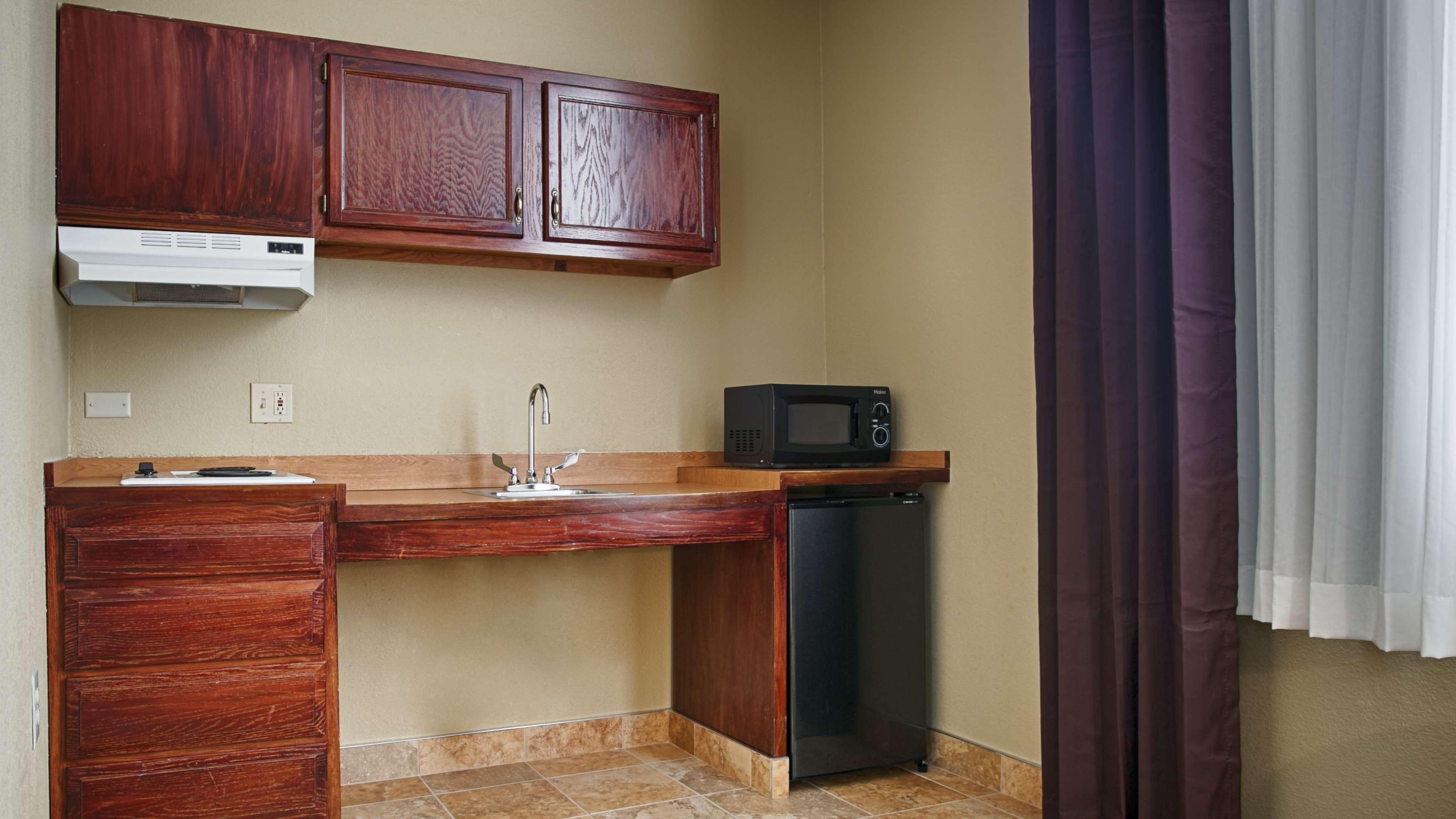 Best Western Airport Inn&Suites Cleveland Brook Park Buitenkant foto