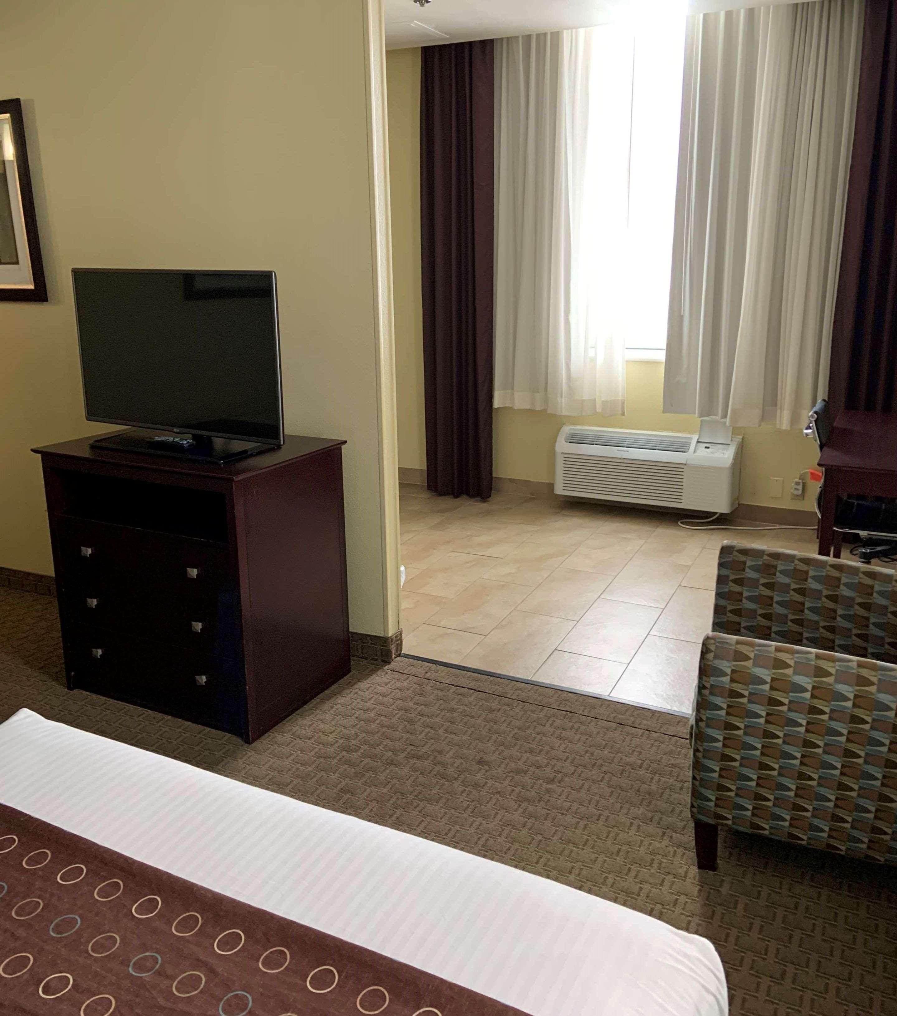 Best Western Airport Inn&Suites Cleveland Brook Park Buitenkant foto