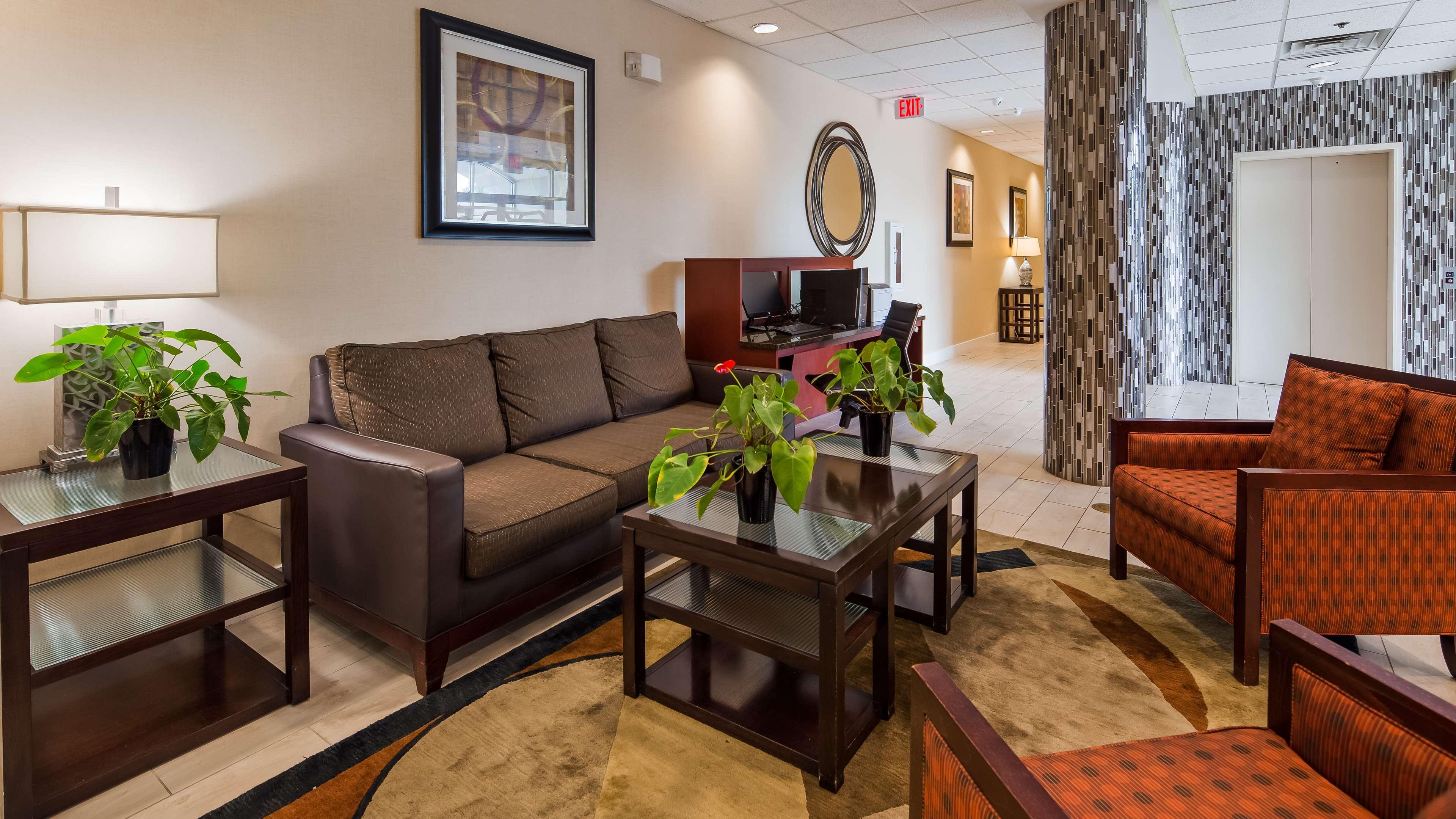 Best Western Airport Inn&Suites Cleveland Brook Park Buitenkant foto