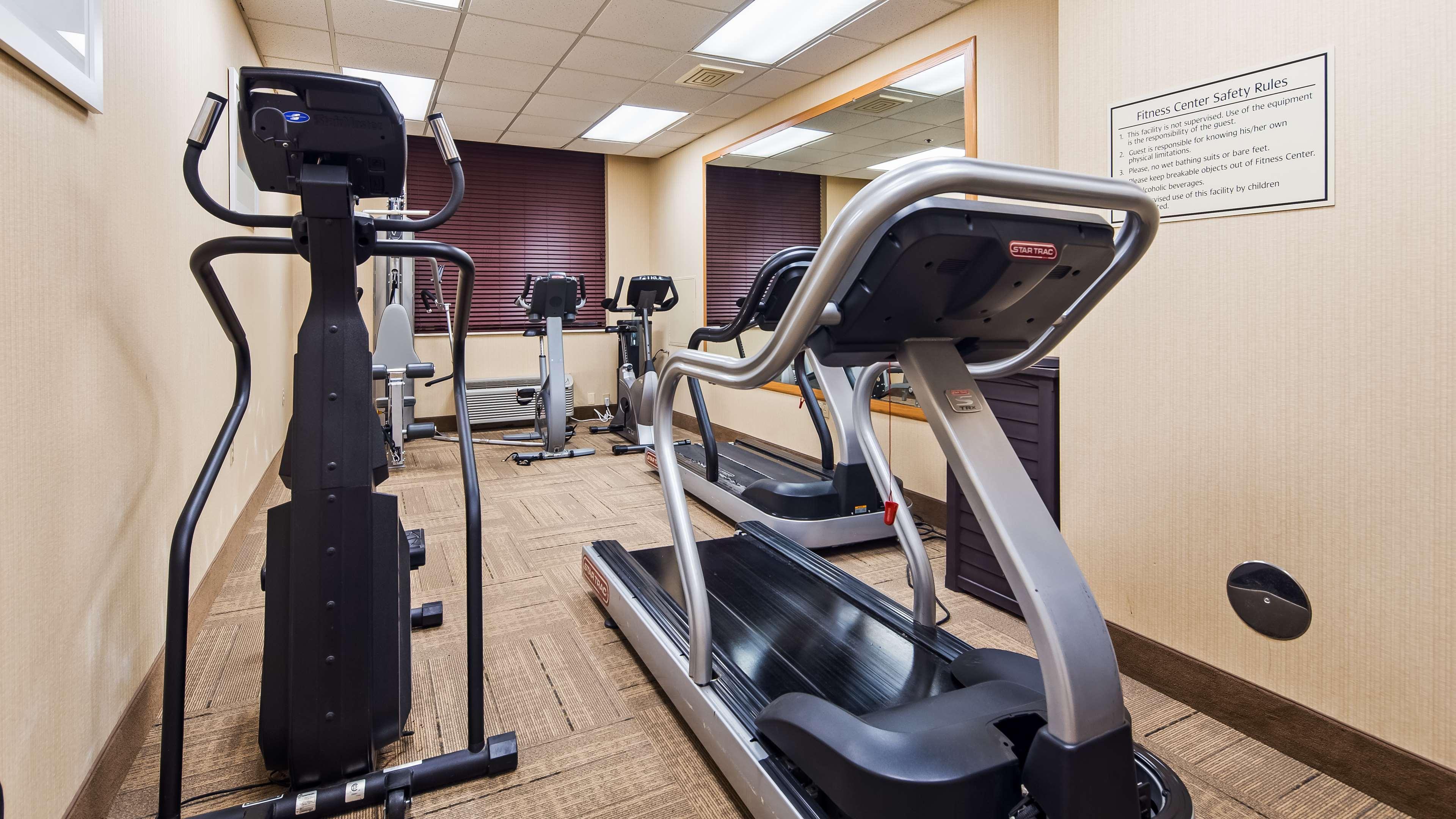 Best Western Airport Inn&Suites Cleveland Brook Park Buitenkant foto