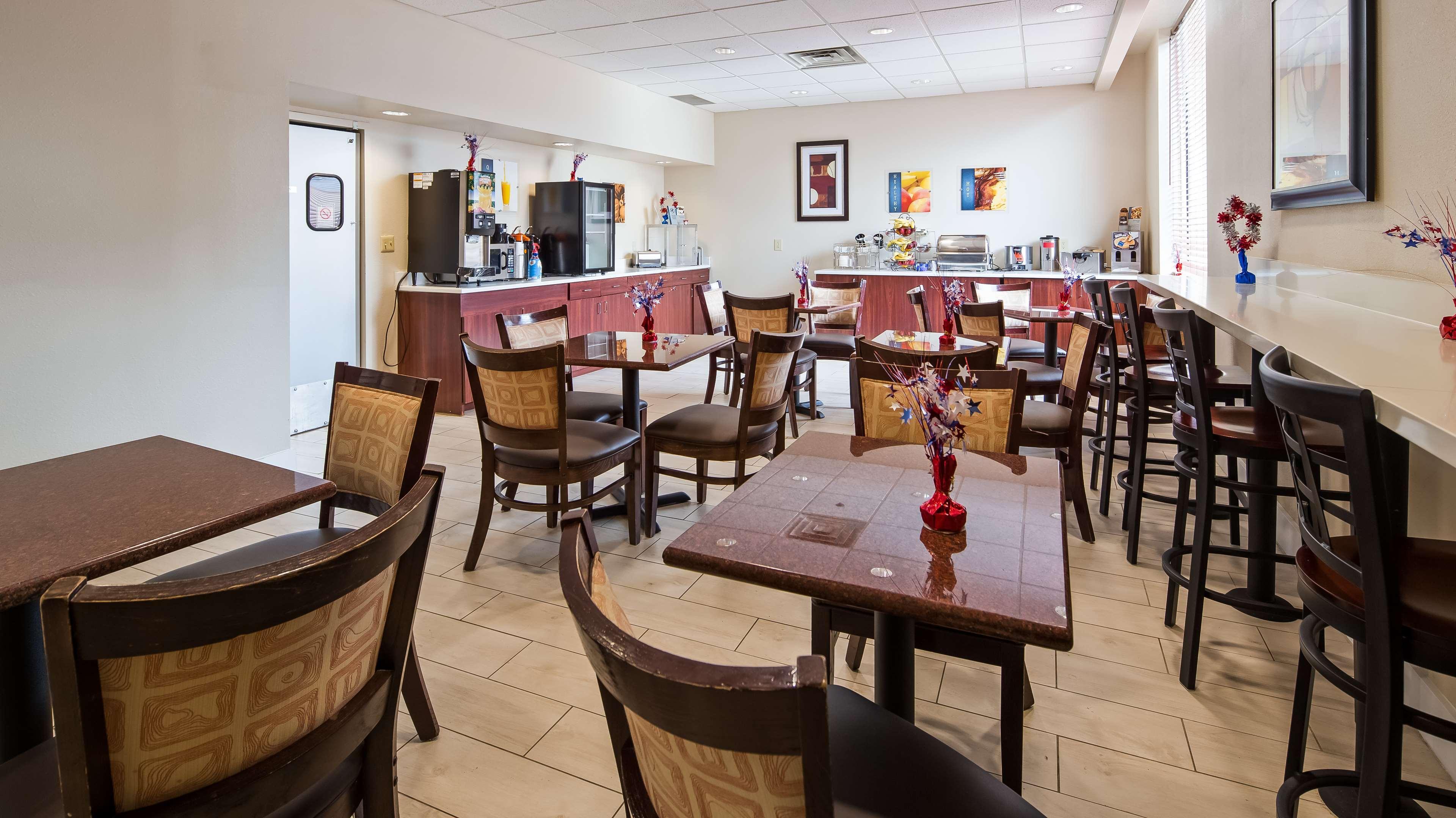 Best Western Airport Inn&Suites Cleveland Brook Park Buitenkant foto
