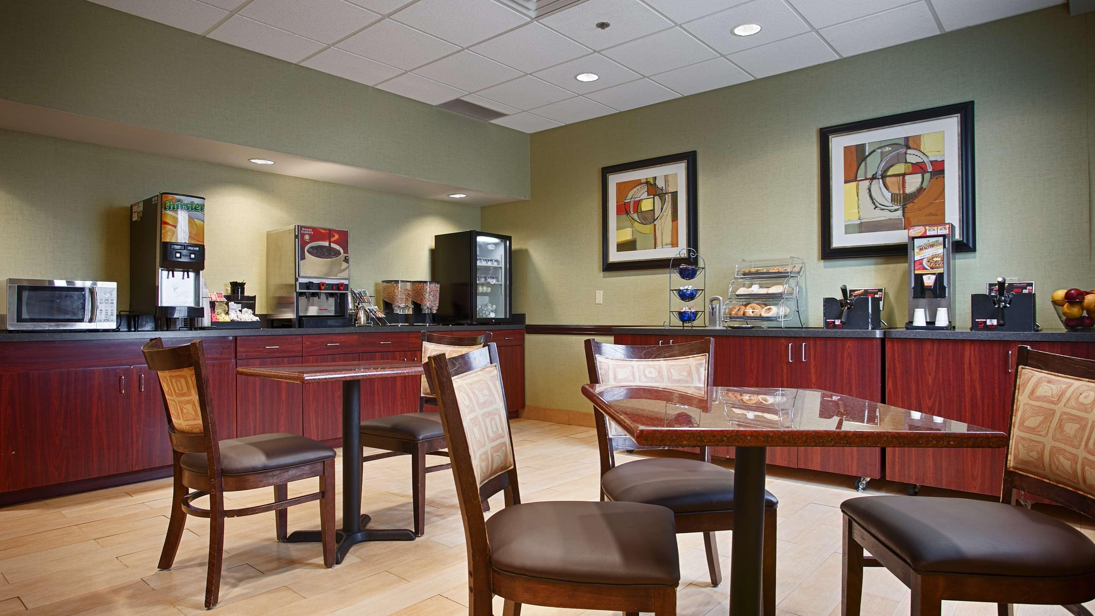 Best Western Airport Inn&Suites Cleveland Brook Park Buitenkant foto