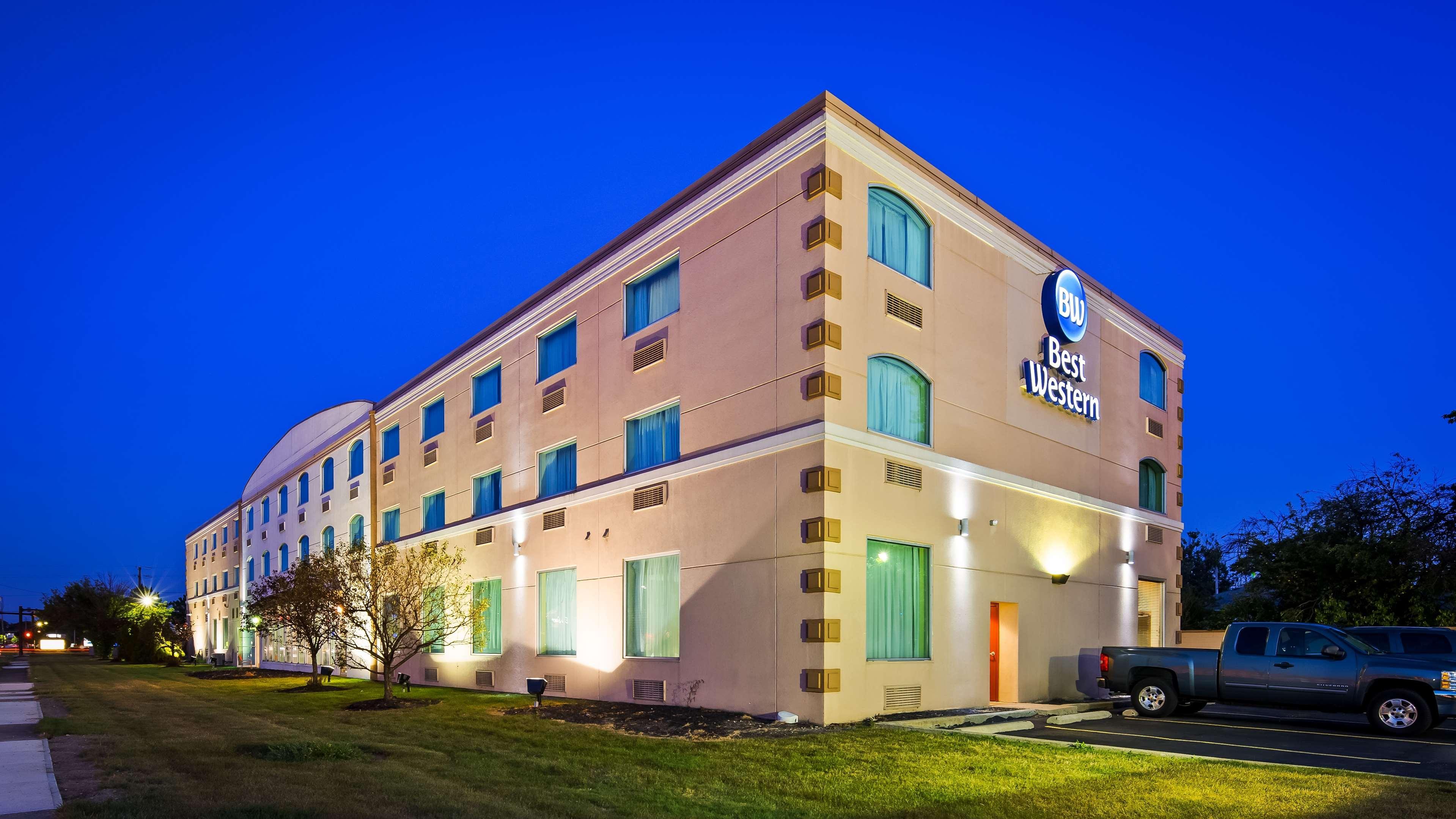 Best Western Airport Inn&Suites Cleveland Brook Park Buitenkant foto