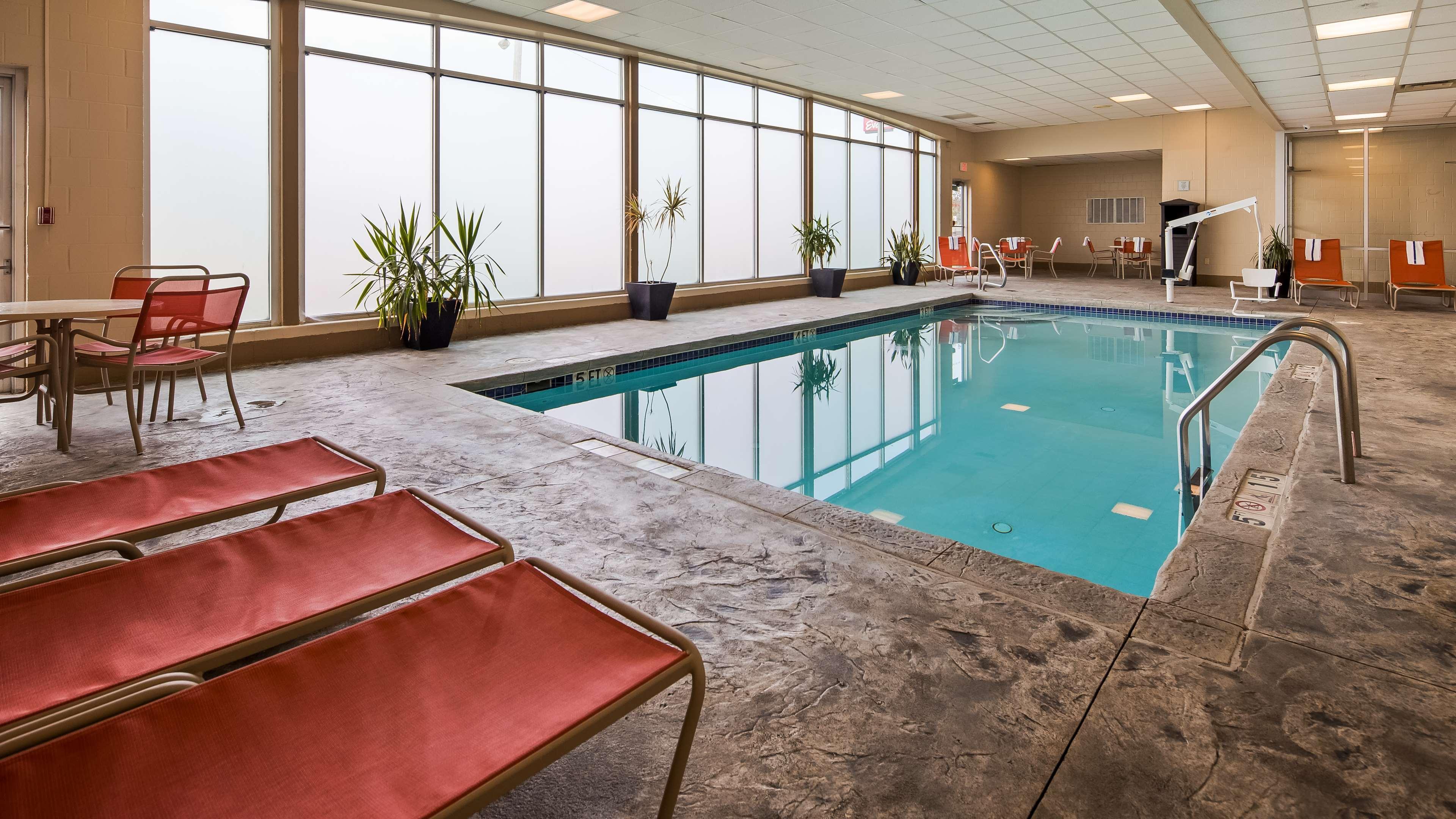 Best Western Airport Inn&Suites Cleveland Brook Park Buitenkant foto