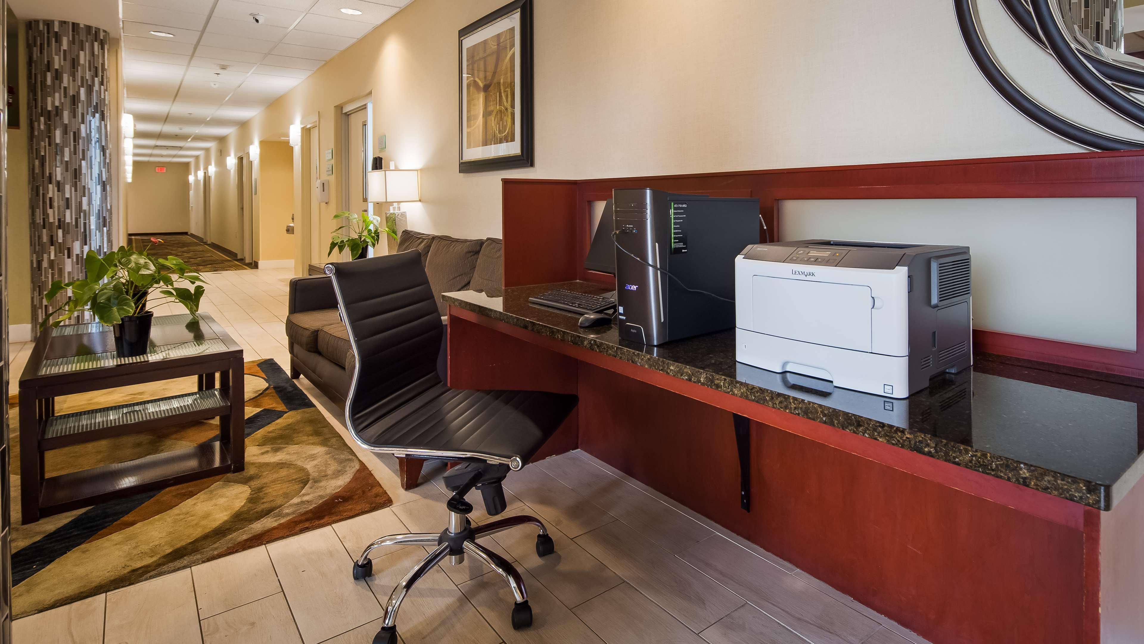 Best Western Airport Inn&Suites Cleveland Brook Park Buitenkant foto