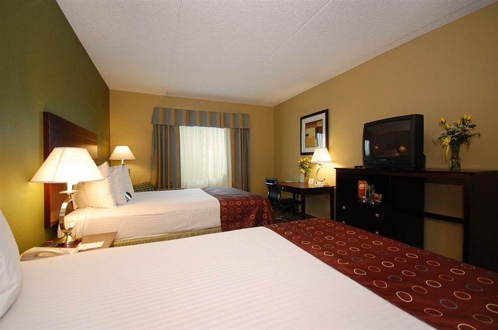 Best Western Airport Inn&Suites Cleveland Brook Park Buitenkant foto