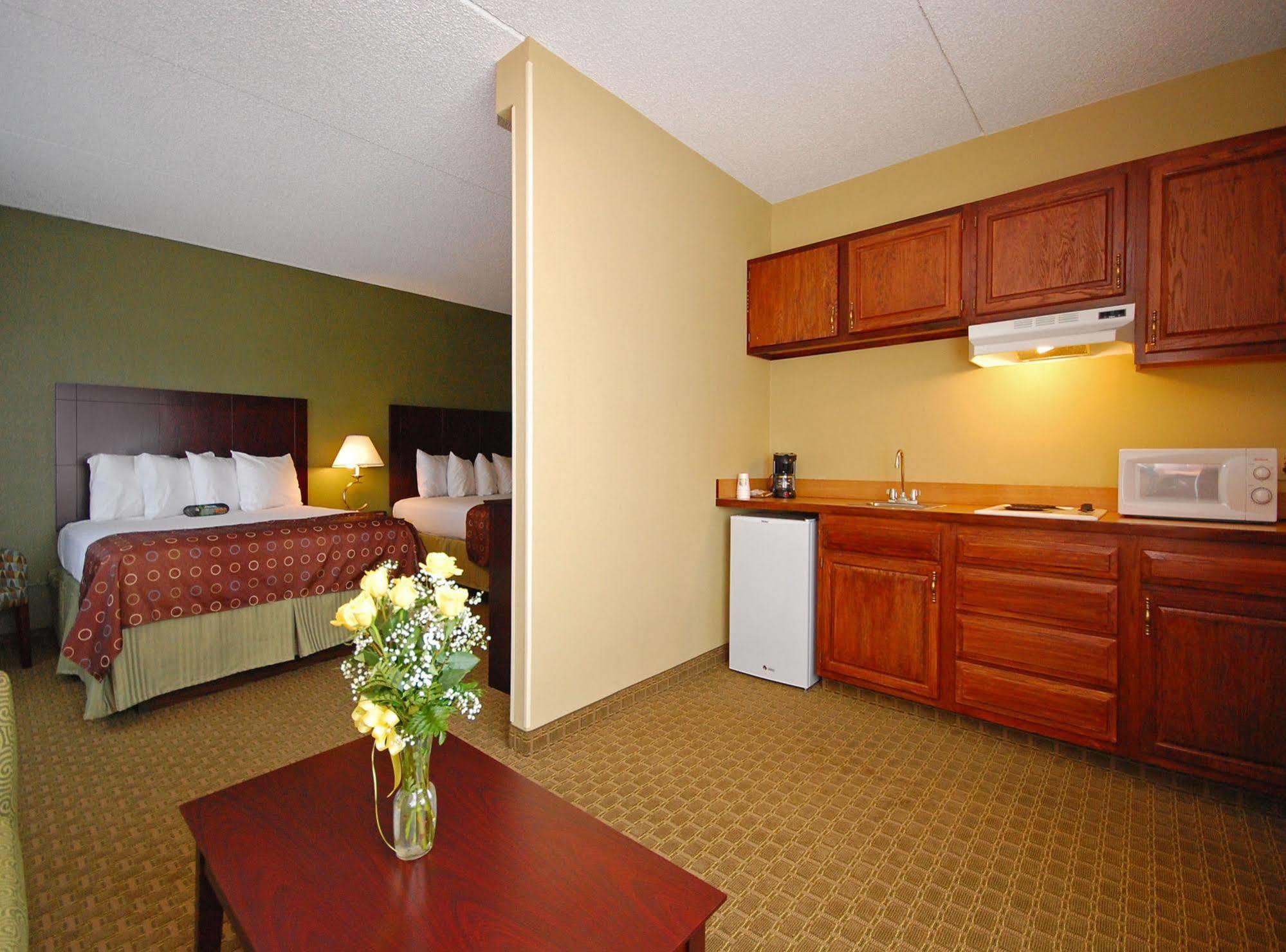 Best Western Airport Inn&Suites Cleveland Brook Park Kamer foto