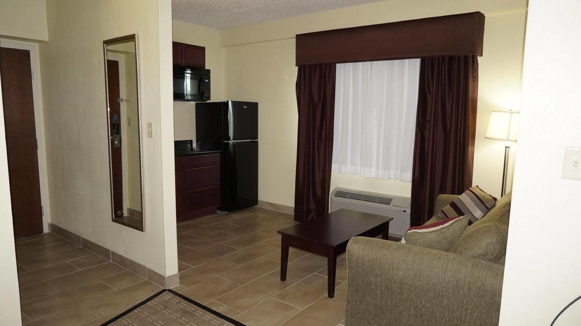 Best Western Airport Inn&Suites Cleveland Brook Park Buitenkant foto