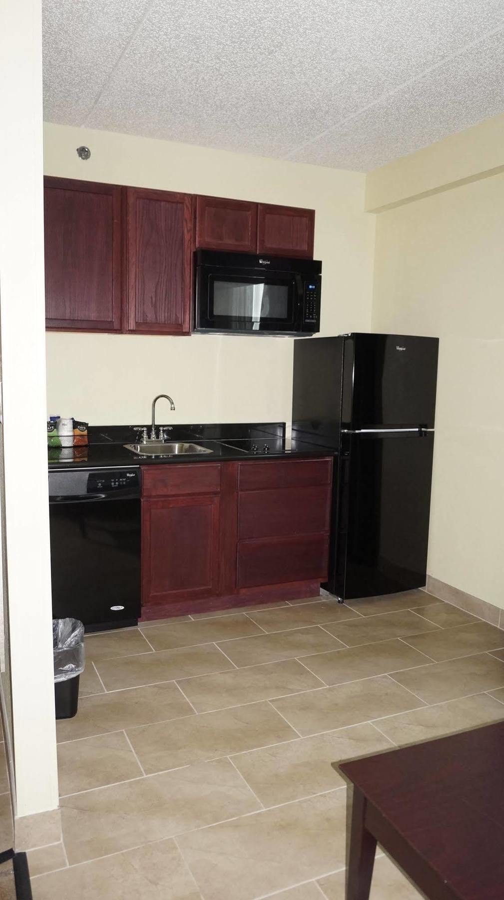Best Western Airport Inn&Suites Cleveland Brook Park Buitenkant foto