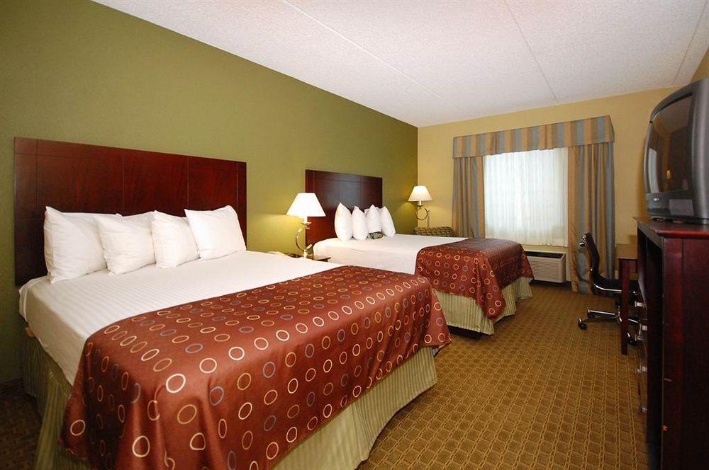 Best Western Airport Inn&Suites Cleveland Brook Park Buitenkant foto