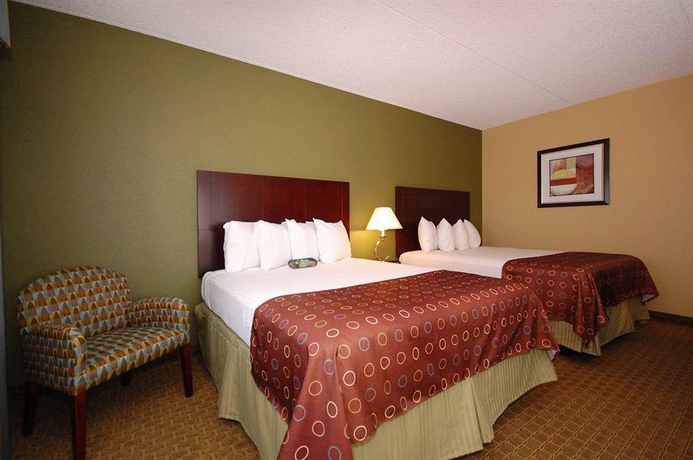 Best Western Airport Inn&Suites Cleveland Brook Park Buitenkant foto