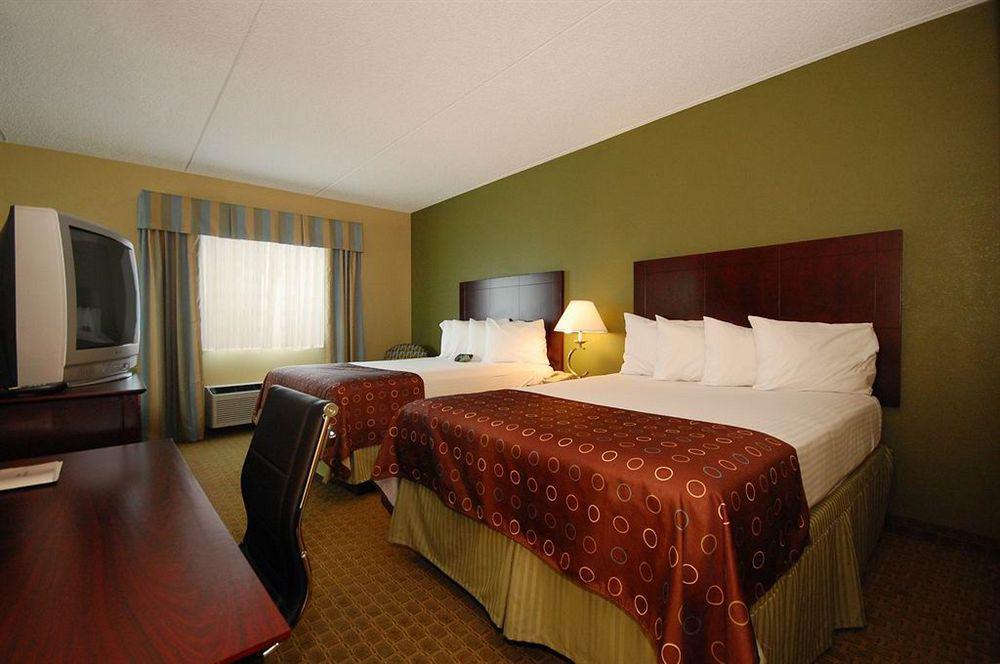 Best Western Airport Inn&Suites Cleveland Brook Park Buitenkant foto