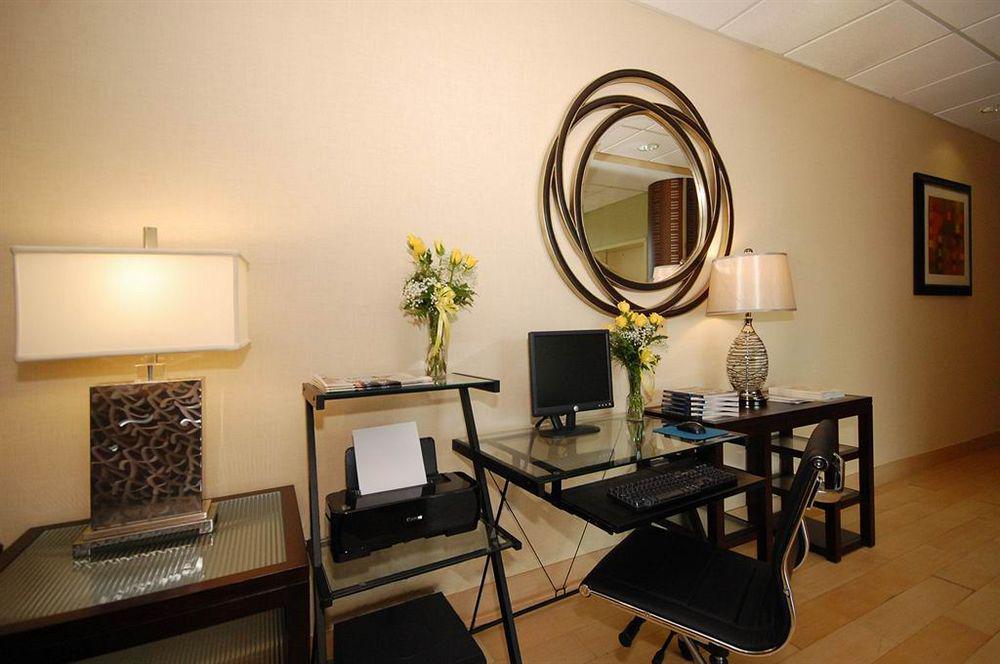 Best Western Airport Inn&Suites Cleveland Brook Park Buitenkant foto